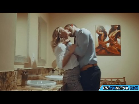 ❤️ Nalika pirang semok seduces sampeyan ing toilet umum ️❌ Super jinis ing jv.hentaisaturn.ru